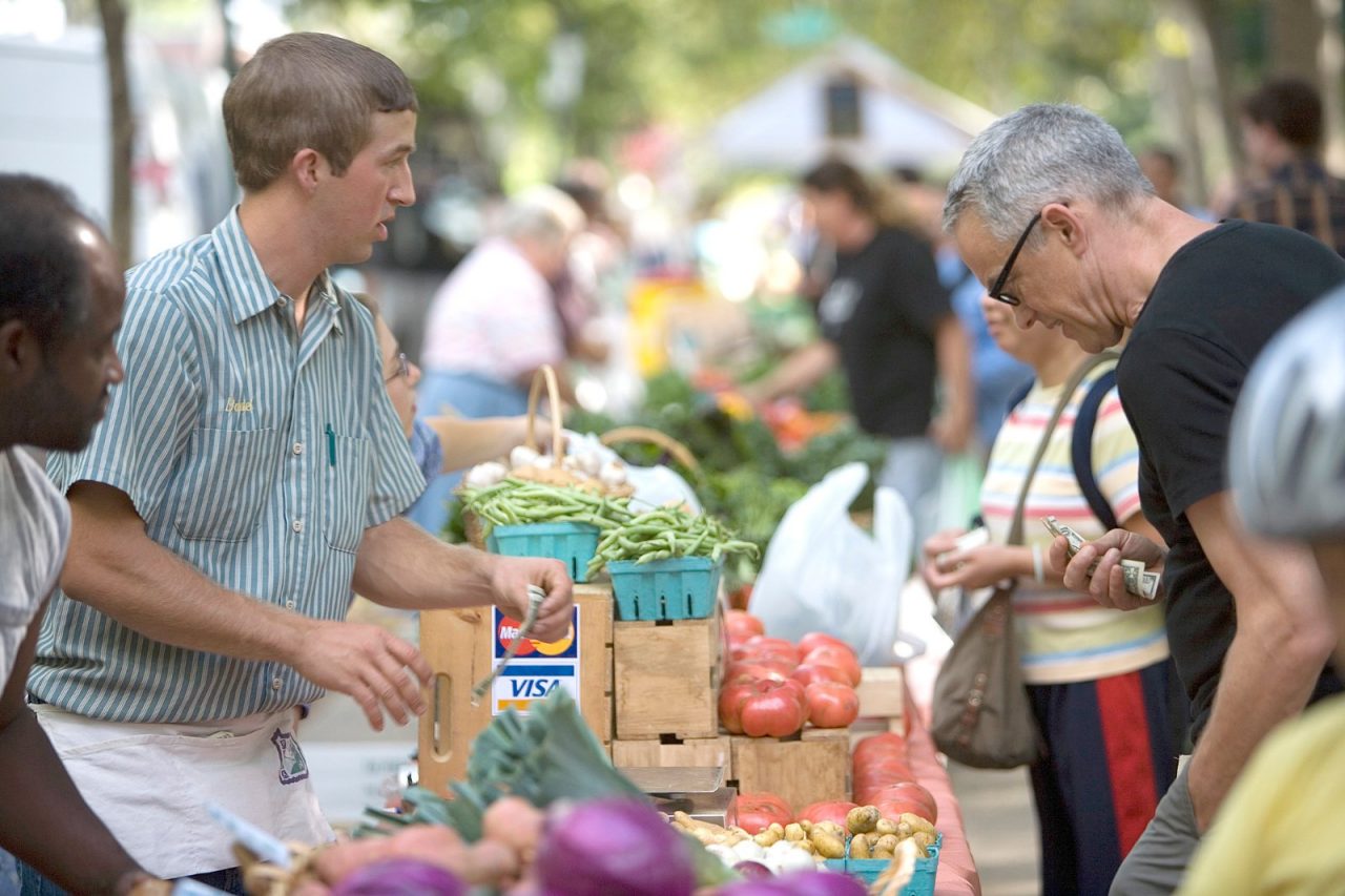Shoppers at the Clark Park Farners' Market in Philadelphia. The Food Trust.
