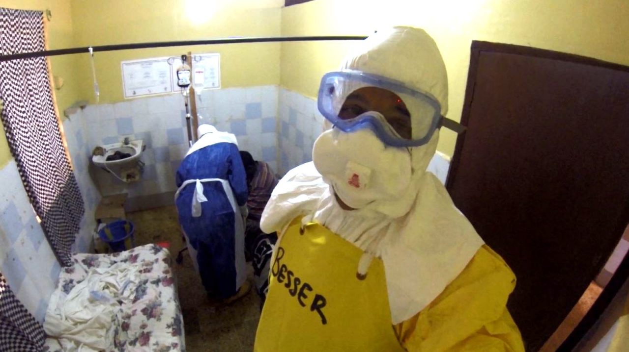 Dr. Richard Besser reports from Liberia about the Ebola epidemic, 9/29/14.  (Photo by ABC NEWS)  talent: DR. RICHARD BESSER IN LIBERIA photographer: ABC NEWS credit: ABC source: American Broadcasting Companies, cap writer: IDA