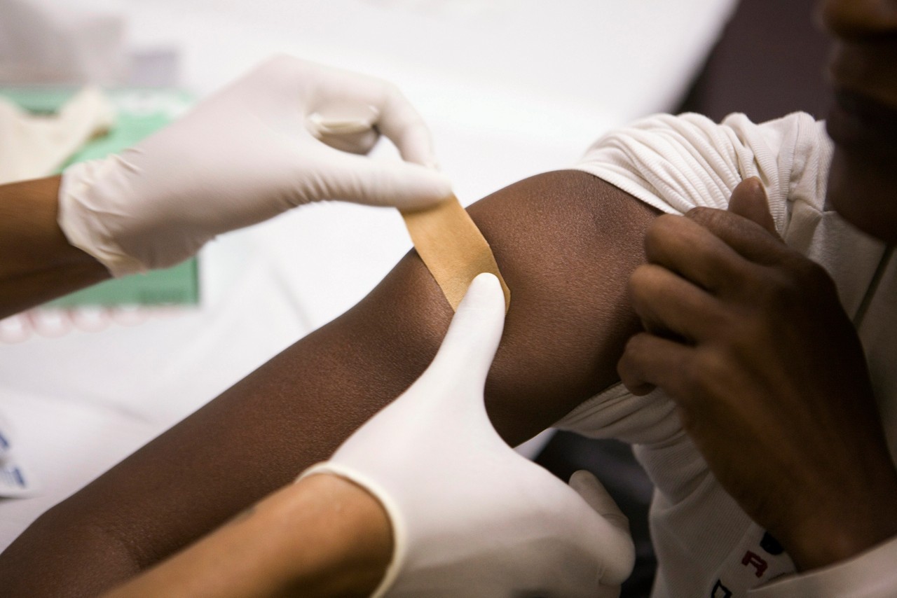 Vote & Vax, a collaboration between the Robert Wood Johnson Foundation and SPARC, works with local public health providers to offer convenient flu vaccinations at polling places on election day across the country. . Bluford Elementary School. Greensboro, NC