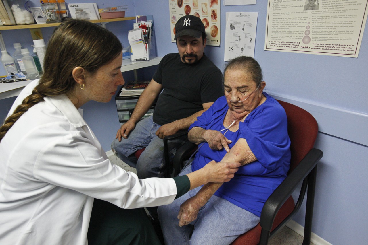 Dr. Naomi Clancy with patients, Hidalgo Medical Services-Bayard Community Health Center, Bayard, New Mexico. Project ECHO